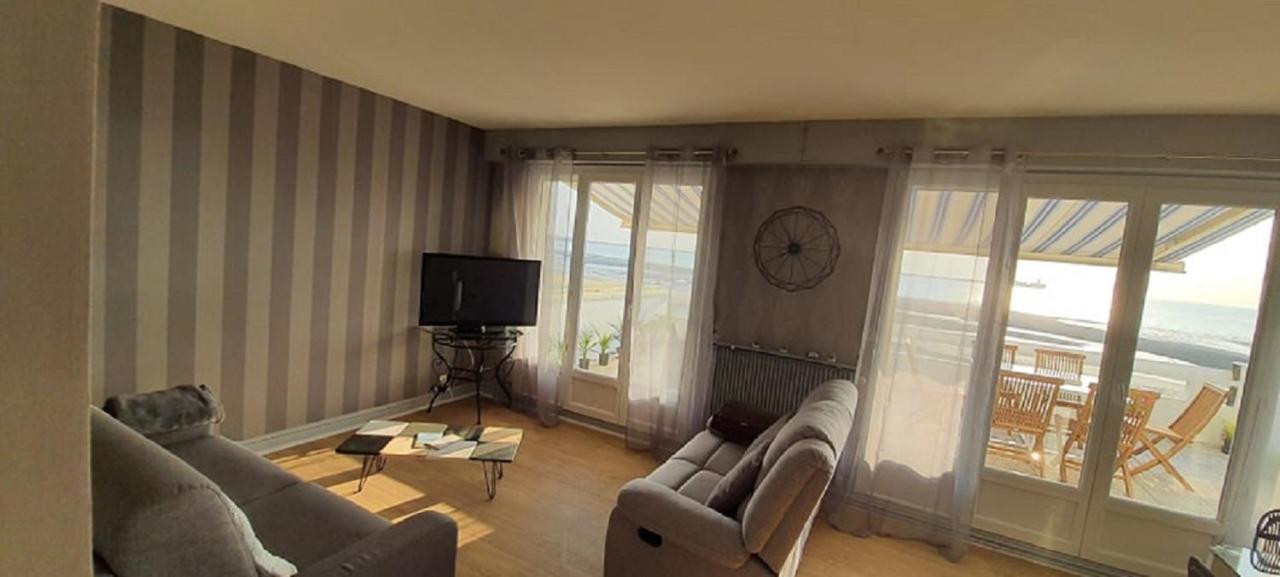 Superbe Appartement Avec Terasse Face A La Mer Булон сюр Мер Екстериор снимка